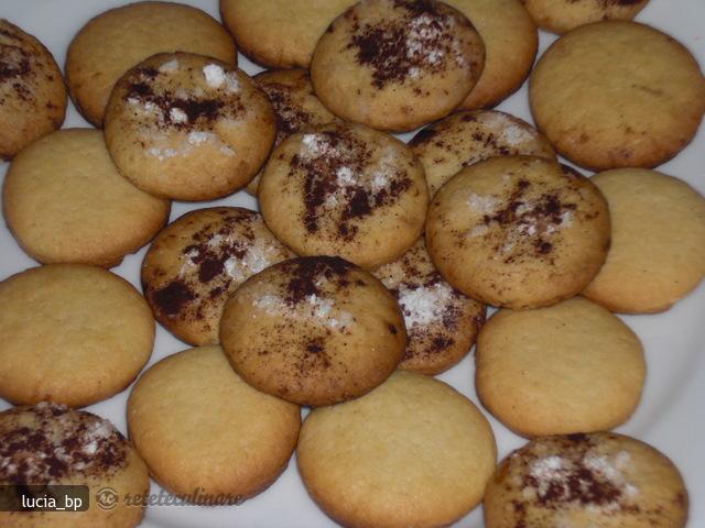 Biscuiti cu Scortisoara si Vitralii