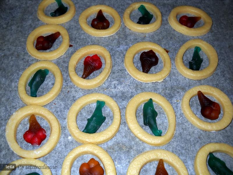 Biscuiti cu Scortisoara si Vitralii