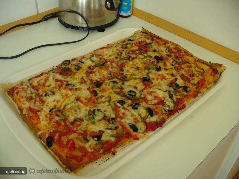 Pizza cu Ciuperci Sunca Mozzarella