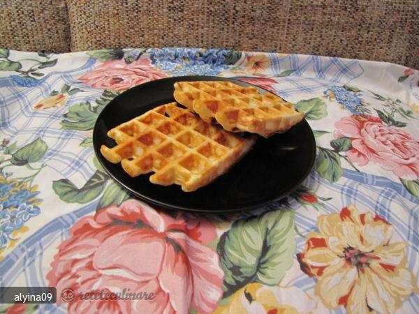 Waffles cu Salam si Cascaval