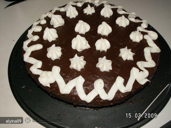 Tort cu Nuca si Migdale