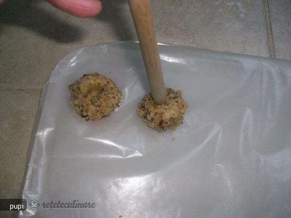 Biscuiti `amprente` cu Nuci