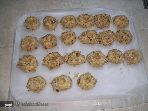 Biscuiti `amprente` cu Nuci