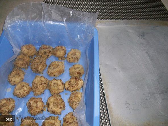 Biscuiti `amprente` cu Nuci