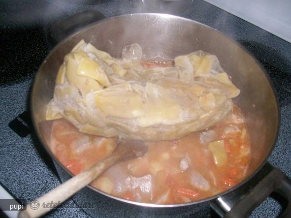 Fasole Galbena Pastai cu Carne de Porc
