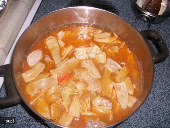 Fasole Galbena Pastai cu Carne de Porc