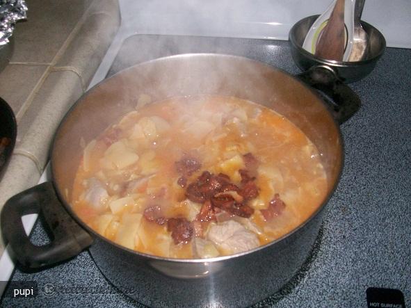 Fasole Galbena Pastai cu Carne de Porc