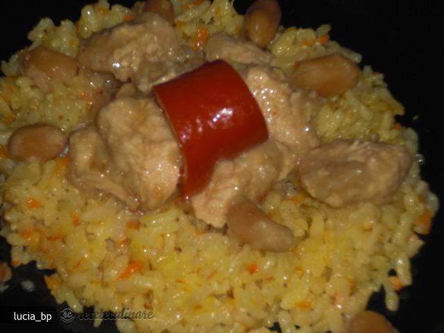 Piept de Pui in Sos de Arahide
