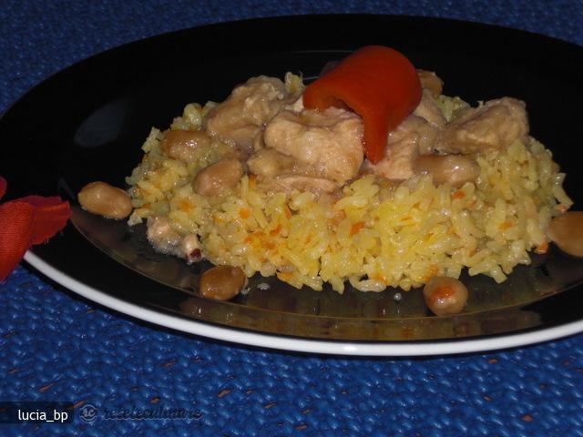 Piept de Pui in Sos de Arahide
