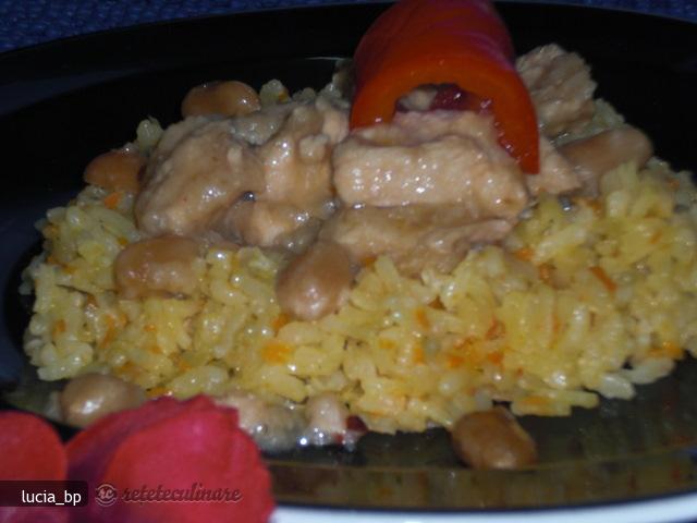 Piept de Pui in Sos de Arahide