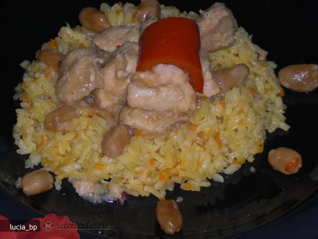 Piept de Pui in Sos de Arahide
