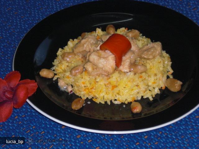 Piept de Pui in Sos de Arahide