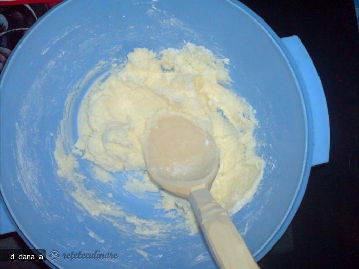 Chec cu Banane si Sos de Branza Proaspata