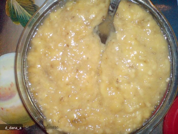 Chec cu Banane si Sos de Branza Proaspata