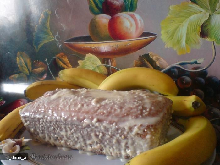 Chec cu Banane si Sos de Branza Proaspata