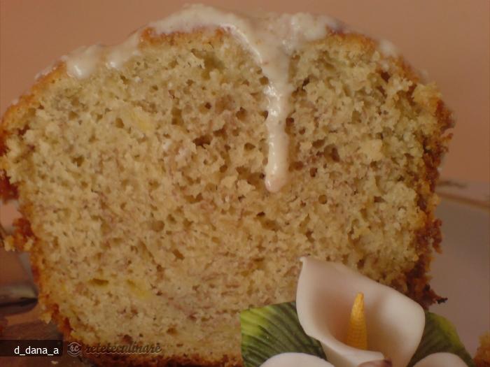 Chec cu Banane si Sos de Branza Proaspata