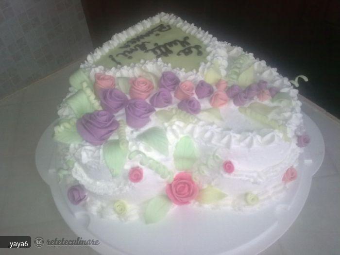 Tort cu Crema de Iaurt si Gem