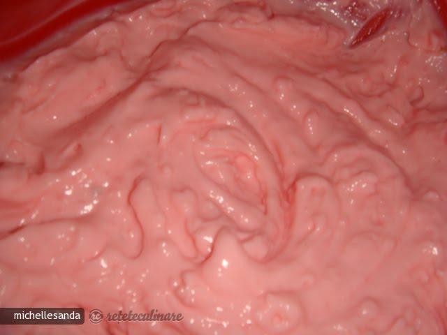 Inimioare cu Crema de Capsuni