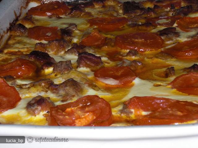 Carne de Porc Aromata, cu Mamaliga si Sos Alb