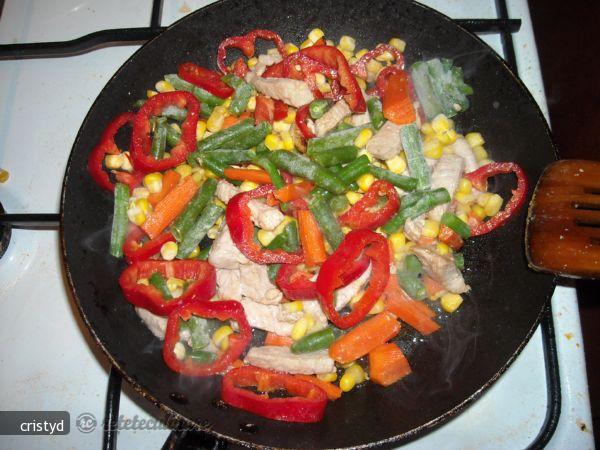Carne cu Legume si Porumb
