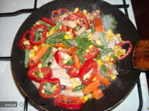 Carne cu Legume si Porumb