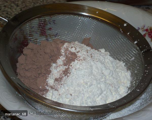 Blat de Tort de Ciocolata. Pregatirea Unui Blat de Tort - Pas cu Pas
