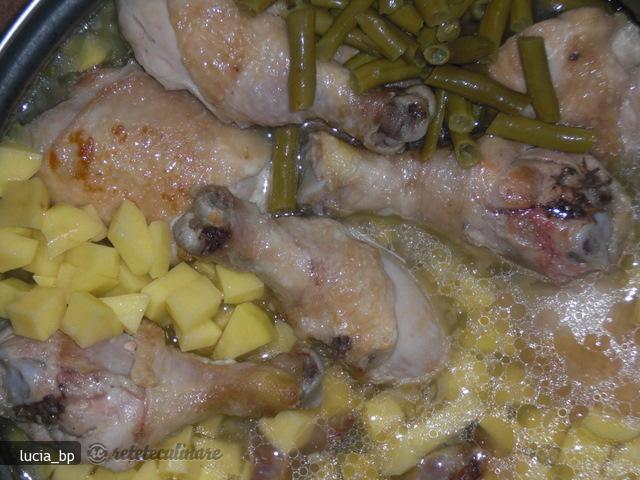 Ostropel de Pui cu Paste si Fasole Verde