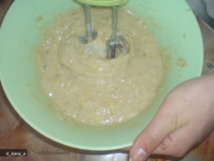 Tort cu Crema de Banane