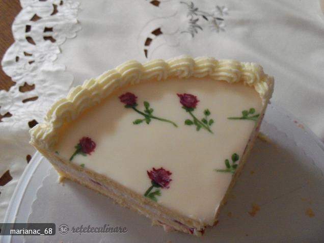 Torta cu Lichior de Oua, Mascarpone Frisca si Capsuni