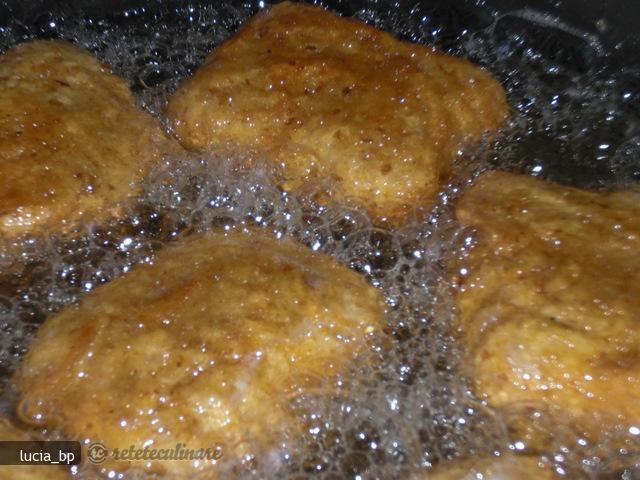 Chiftelute Din Carne Tocata in Foi de Napolitane