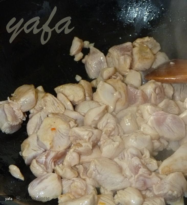 Pui cu Curry Verde