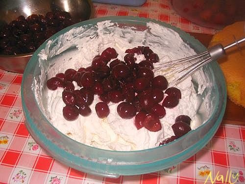 Tort cu Visine si Capsuni