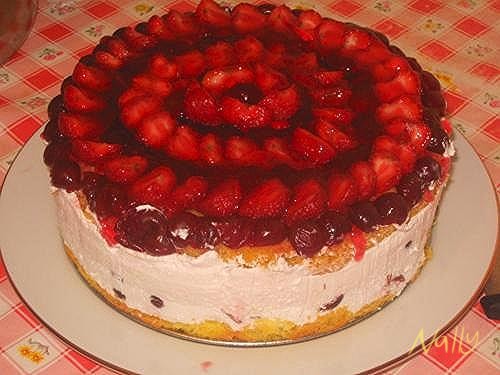 Tort cu Visine si Capsuni