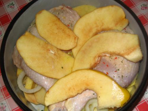 Friptura de pui cu gutui la cuptor