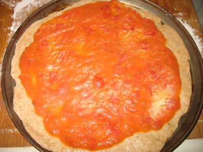 Pizza cu ansoa si ceapa caramelizata