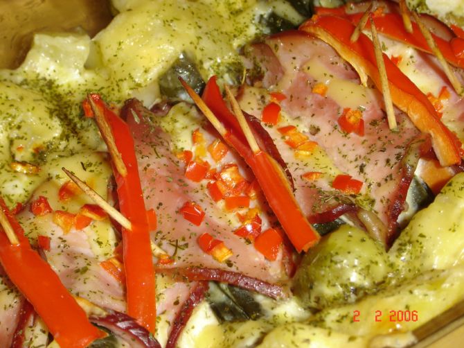 Rulouri de muschiulet file cu legume si pulpa de porc
