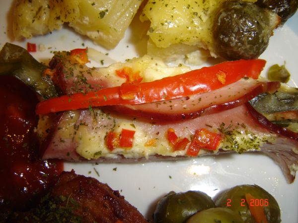 Rulouri de muschiulet file cu legume si pulpa de porc