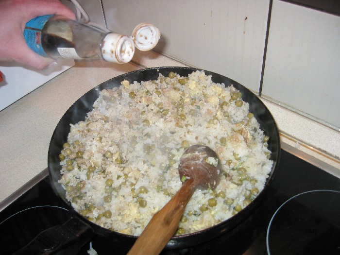 Frigarui din piept de pui si ceafa de porc cu orez chinezesc