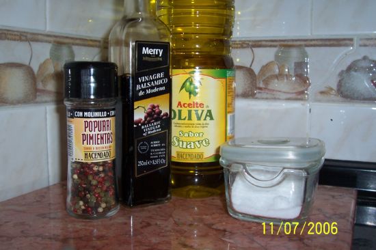 Salata de mozzarella si anchoa