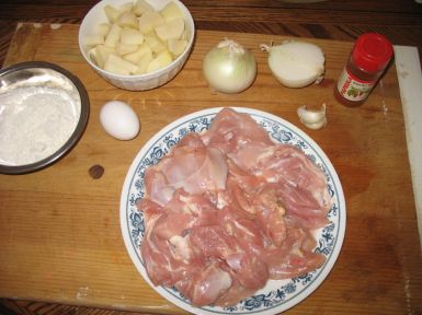 Gulas de pui cu galusti de cartofi