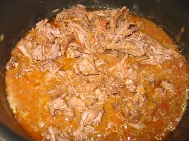 Carnita de vita cu sos de rosii si paste