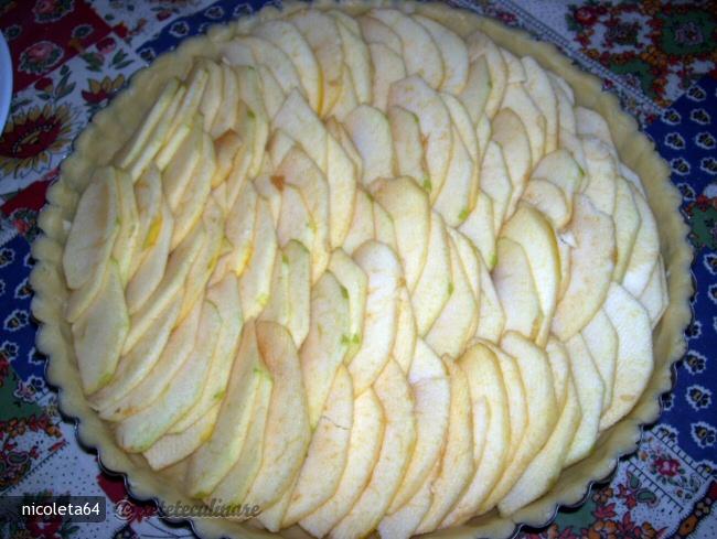 Tarta cu mere si crema