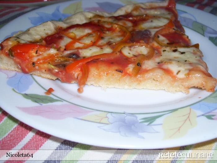 Pizza cu ardei gras si hamsie