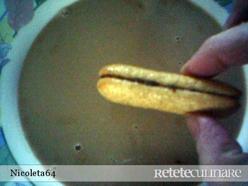 Biscuiti cu crema de alune