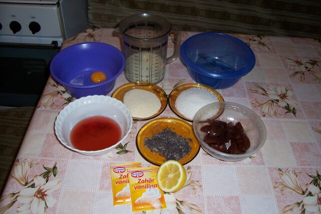 Budinca de gris cu mac si sos de prune