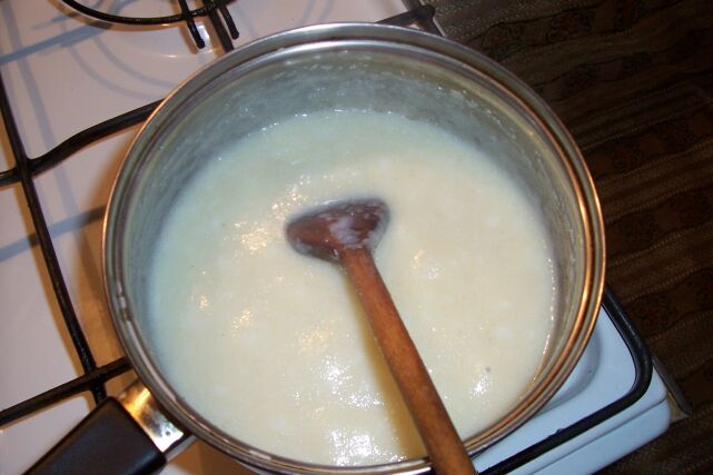 Budinca de gris cu mac si sos de prune