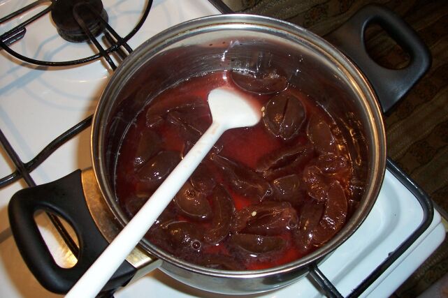 Budinca de gris cu mac si sos de prune