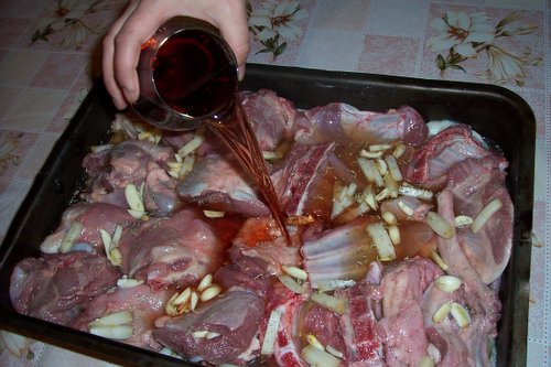 Friptura de miel impanata cu usturoi si slanina afumata