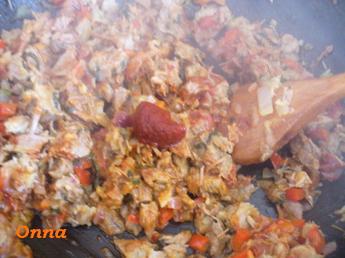 Trigoane cu Carne si Sos Grecesc