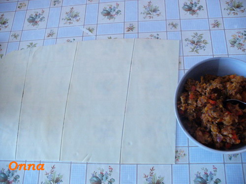 Trigoane cu Carne si Sos Grecesc